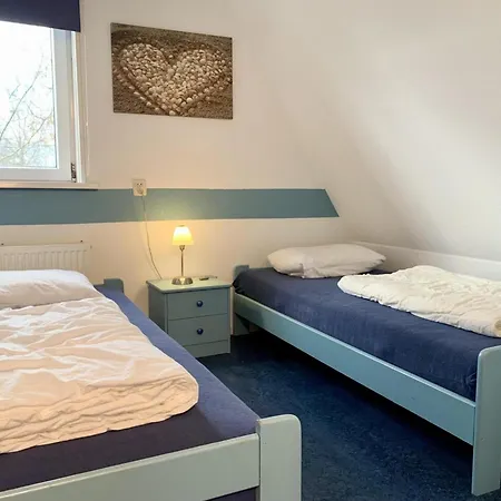 度假居 Modern With Garden *