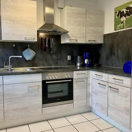 Semesterbostad Modern With Garden