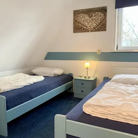 度假居 Modern With Garden *