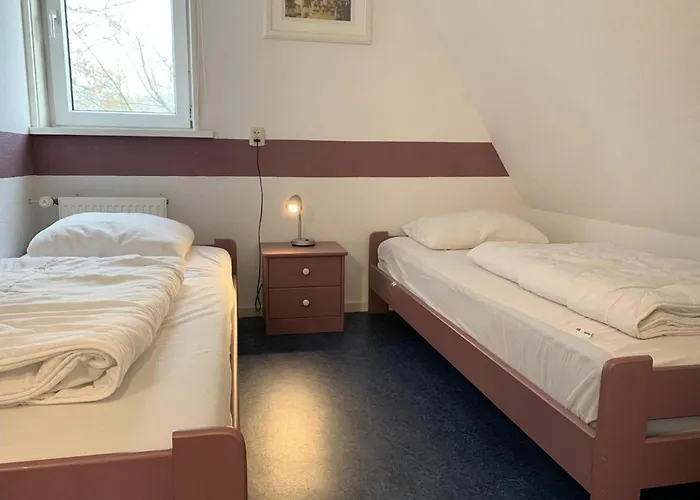 Semesterbostad Modern With Garden Sint Maartensvlotbrug